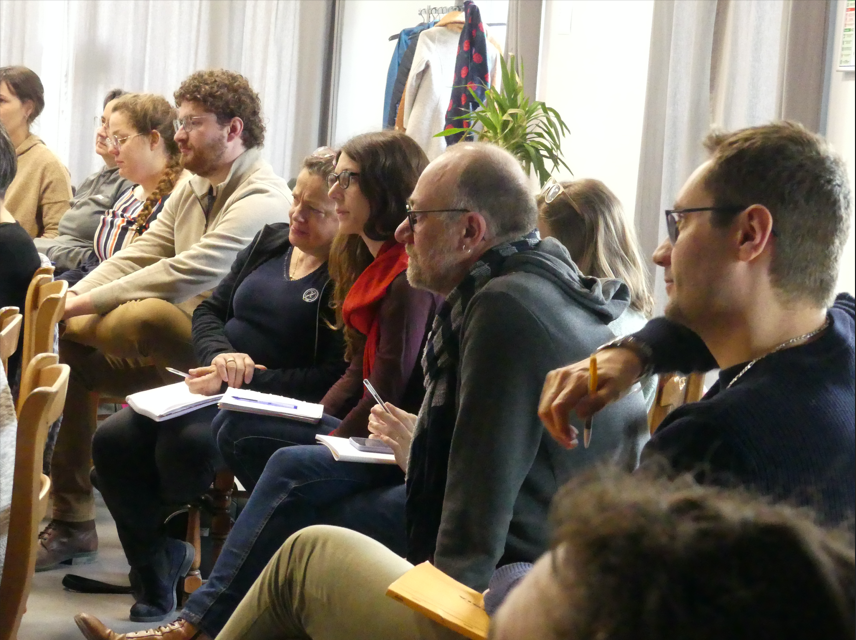 Salariés et représentants des partenaires lors d'une réunion RARES